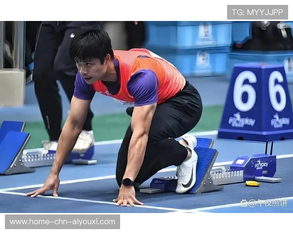 田径场百米新秀起跑神速，全场惊呼“闪电再临”