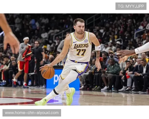 东契奇与里夫斯配合成湖人新攻点，球队平衡性提升