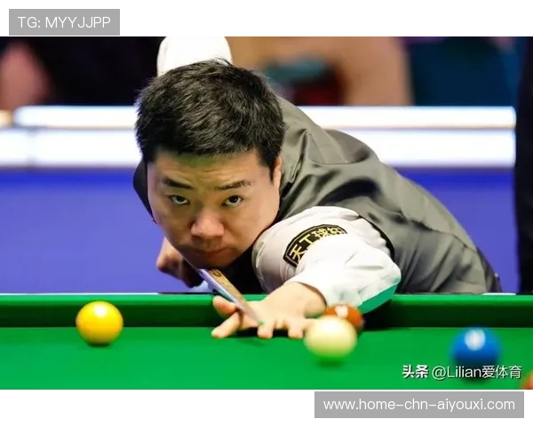 丁俊晖边吃香蕉边等下一杆，画面太萌