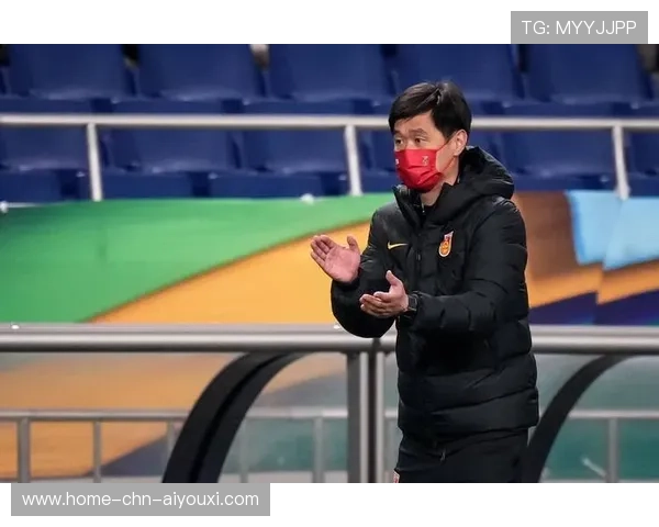 中超主帅怒拍桌子：队员太散漫