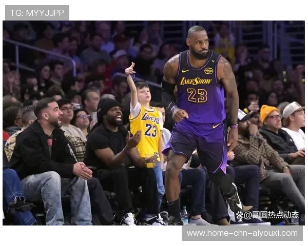 詹姆斯上篮再添两分，湖人将胜利收入囊中