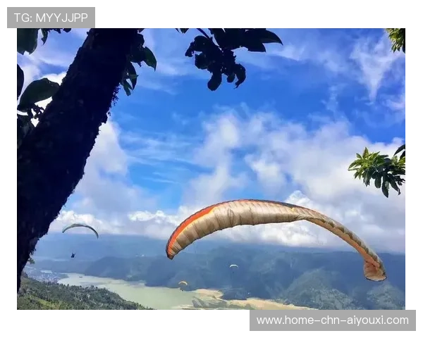 滑翔伞途中转弯顺畅：从感知到落地的全方位导航